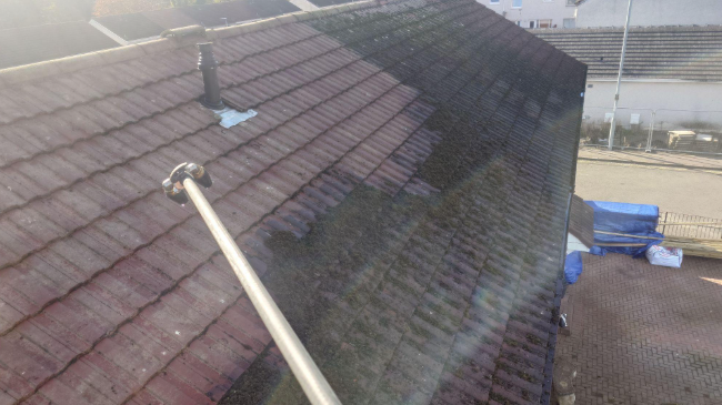 nettoyage démoussage de toiture à la tour du crieu